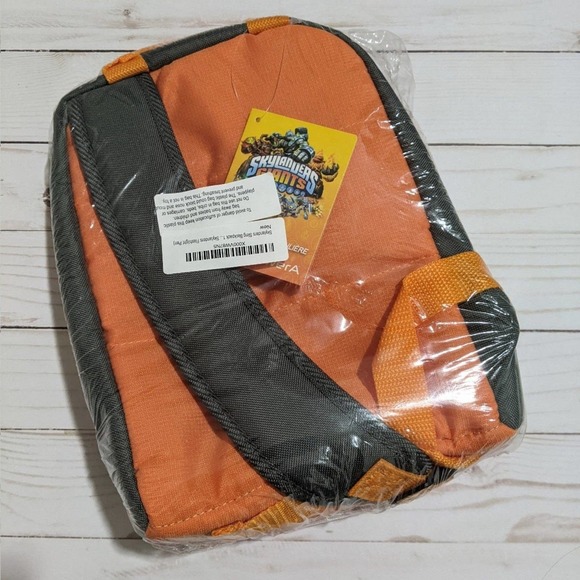Skylanders Giants Crossbody Mini Sling Backpack Figure Carrier Bag Case New - Picture 4 of 6